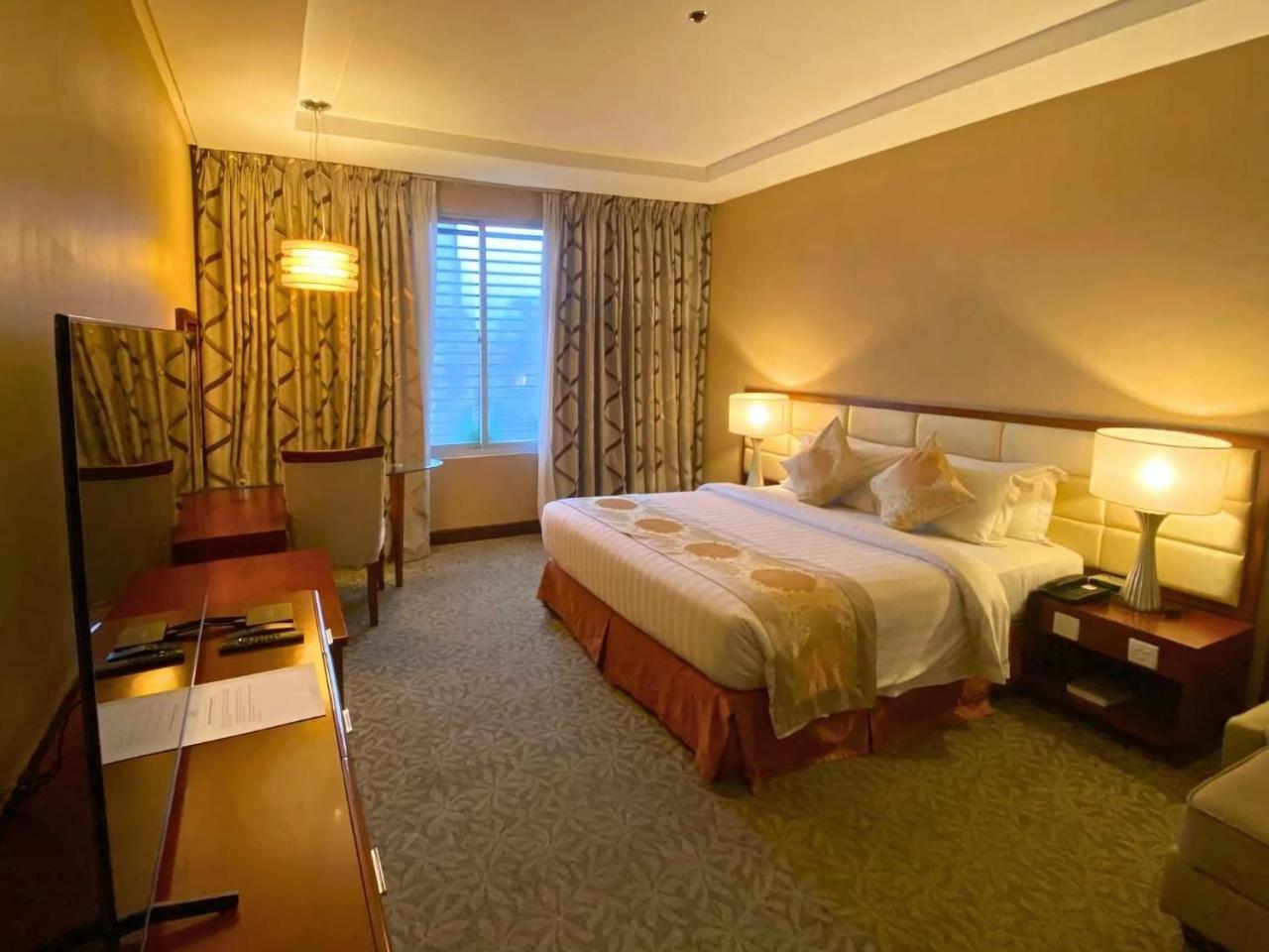 The Avenue Plaza Hotel Naga  Eksteriør bilde