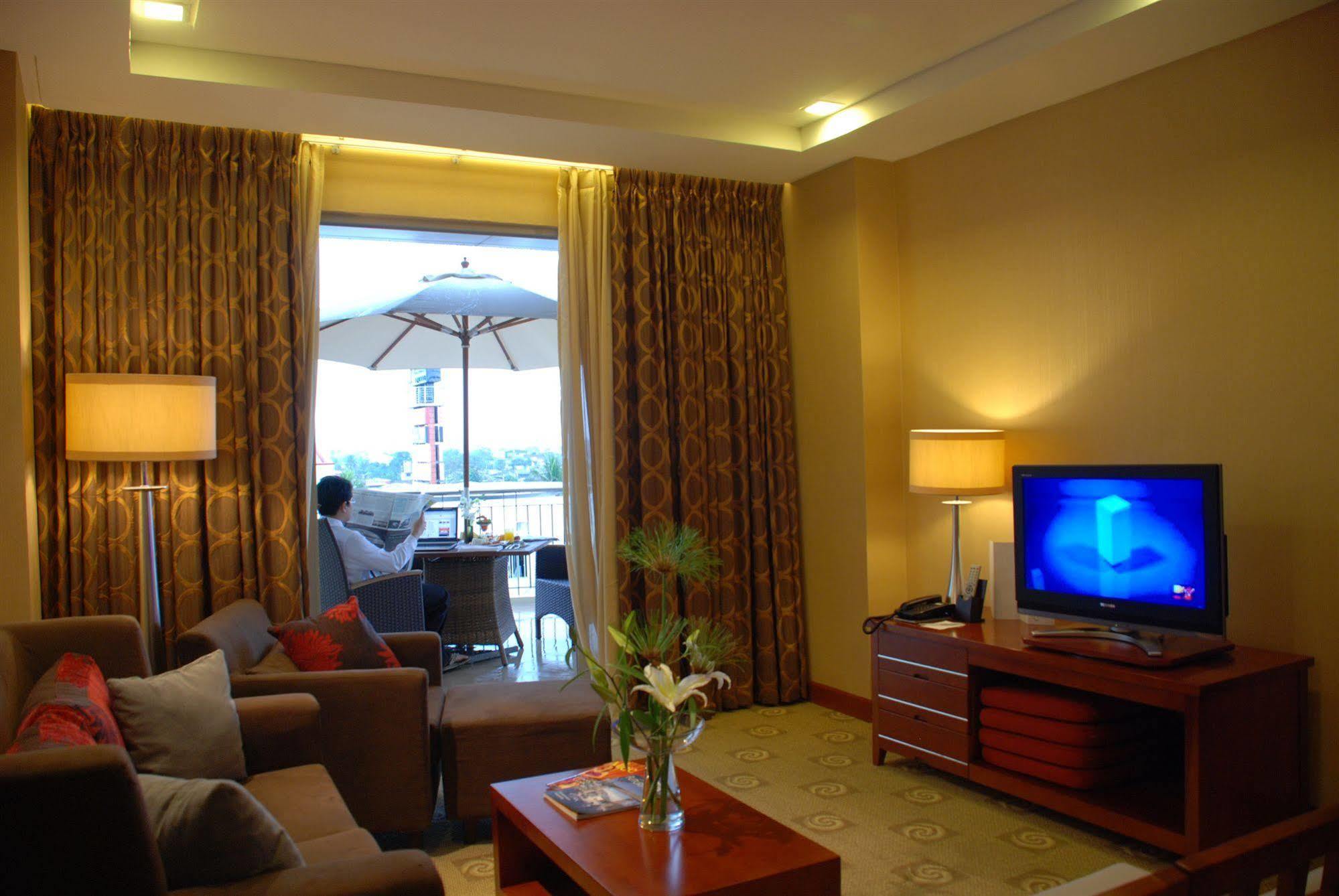 The Avenue Plaza Hotel Naga  Eksteriør bilde